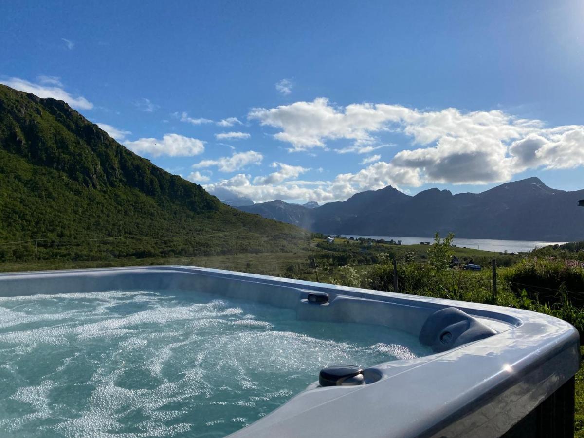 Villa Med Jacuzzi Og Nydelig Utsikt Gravdal  Exteriör bild