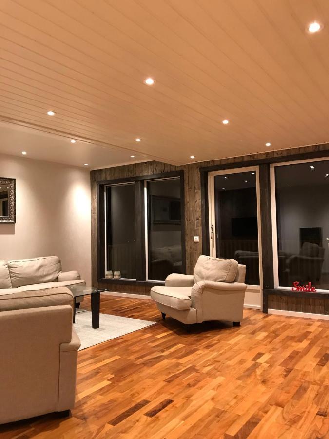 Villa Med Jacuzzi Og Nydelig Utsikt Gravdal  Exteriör bild