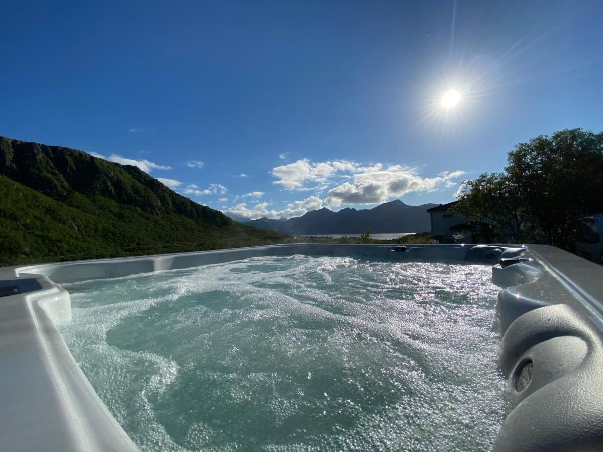 Villa Med Jacuzzi Og Nydelig Utsikt Gravdal  Exteriör bild
