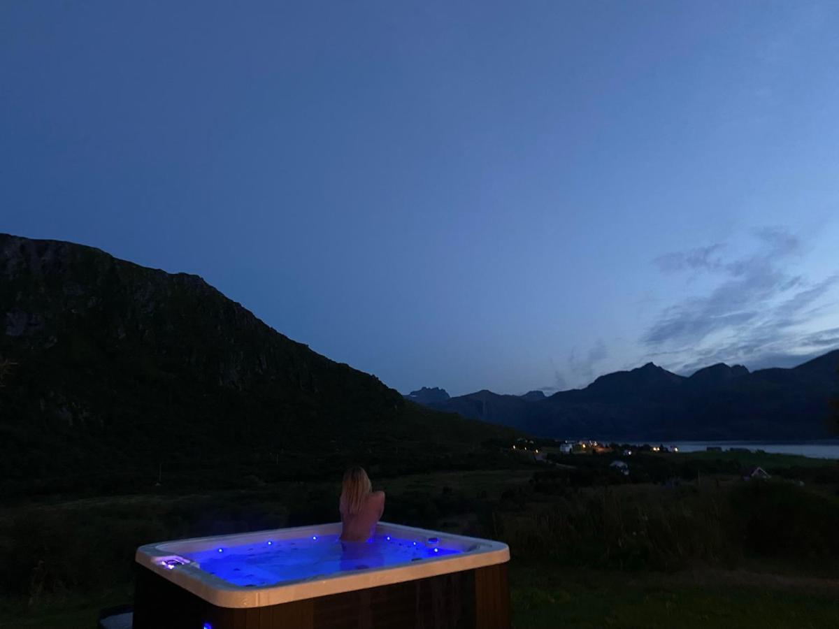 Villa Med Jacuzzi Og Nydelig Utsikt Gravdal  Exteriör bild