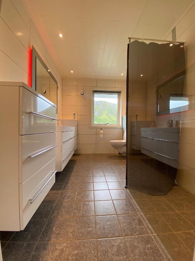 Villa Med Jacuzzi Og Nydelig Utsikt Gravdal  Exteriör bild