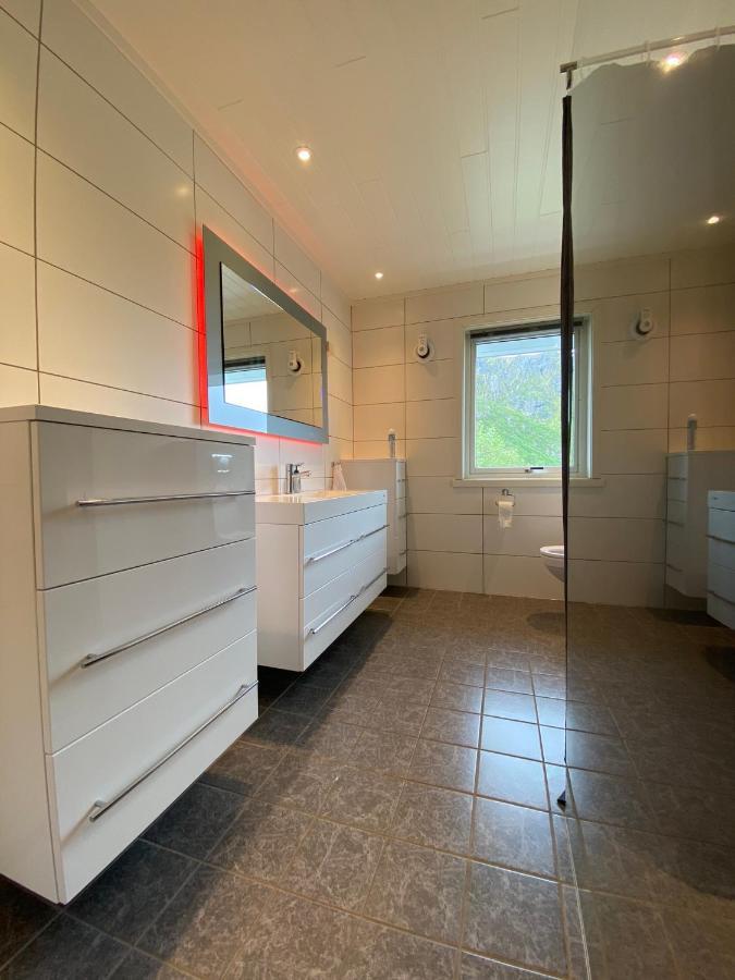 Villa Med Jacuzzi Og Nydelig Utsikt Gravdal  Exteriör bild